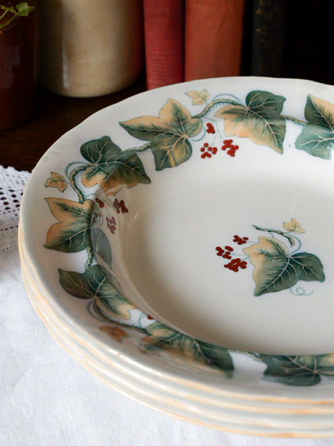 Set of 4 Antique Davenport Shallow Ivy Wreath Bowls