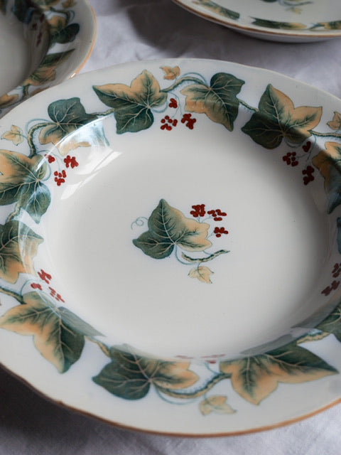 Set of 4 Antique Davenport Shallow Ivy Wreath Bowls