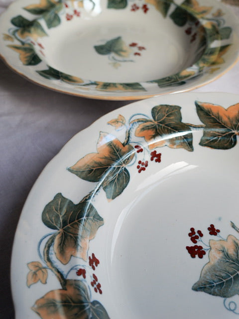 Set of 4 Antique Davenport Shallow Ivy Wreath Bowls