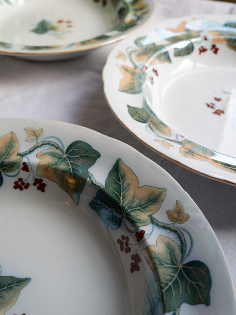 Set of 4 Antique Davenport Shallow Ivy Wreath Bowls