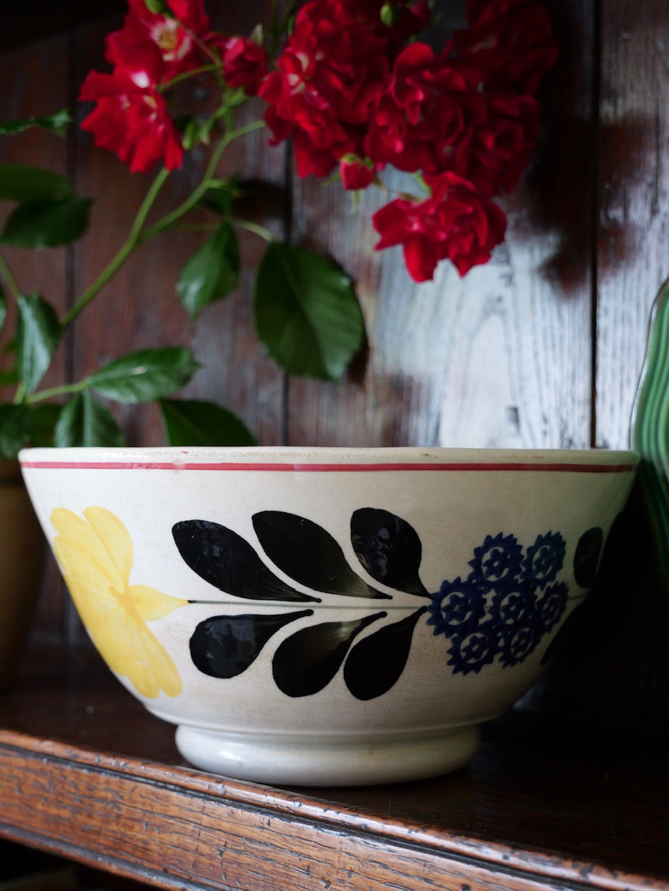 Antique Welsh Yellow Tulip Spongeware Bowl (Medium)