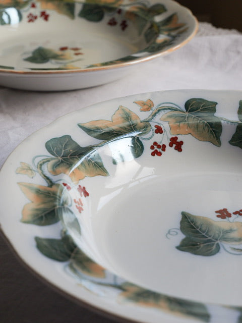 Set of 4 Antique Davenport Shallow Ivy Wreath Bowls