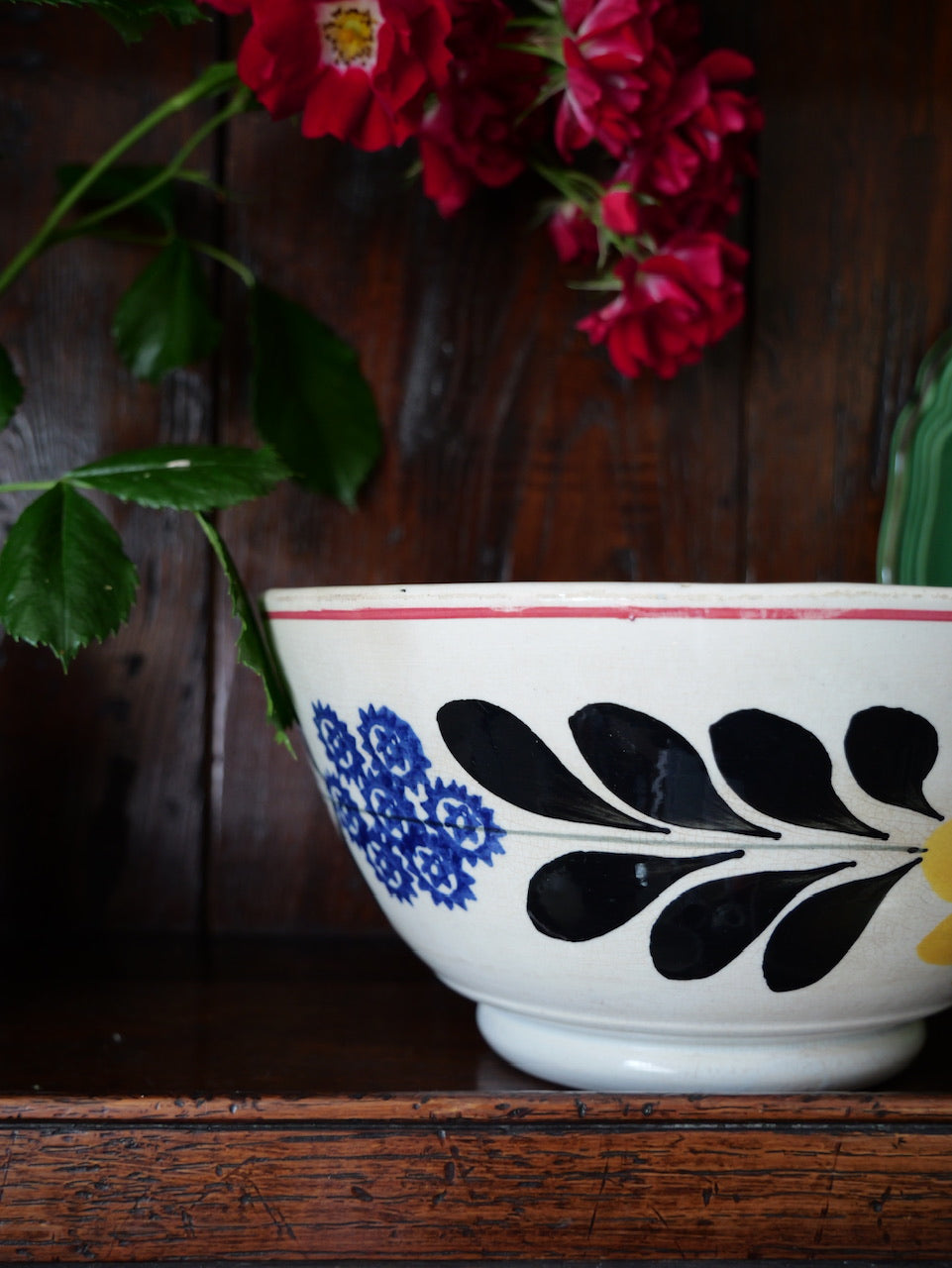 Antique Welsh Yellow Tulip Spongeware Bowl (Medium)