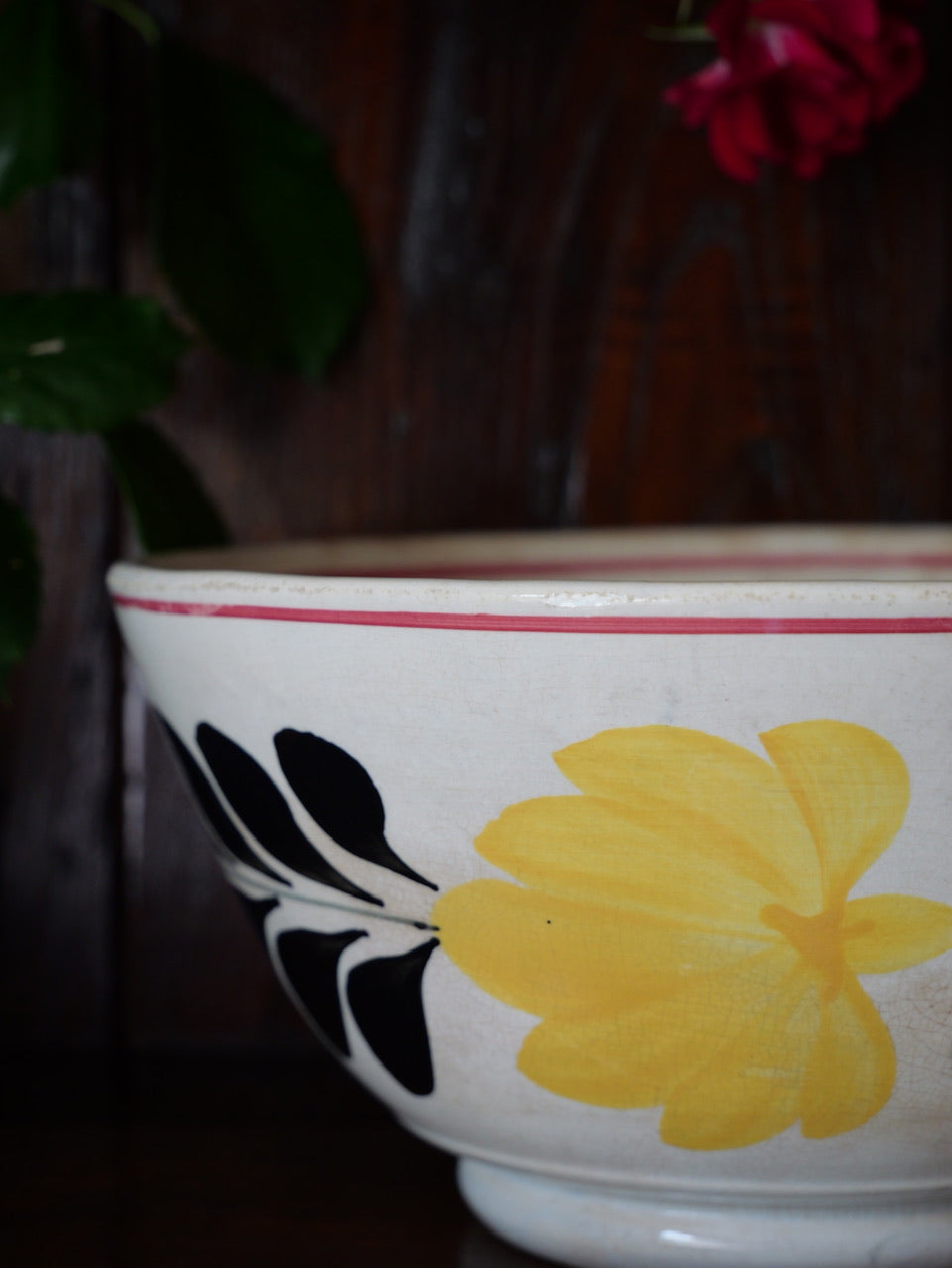 Antique Welsh Yellow Tulip Spongeware Bowl (Medium)